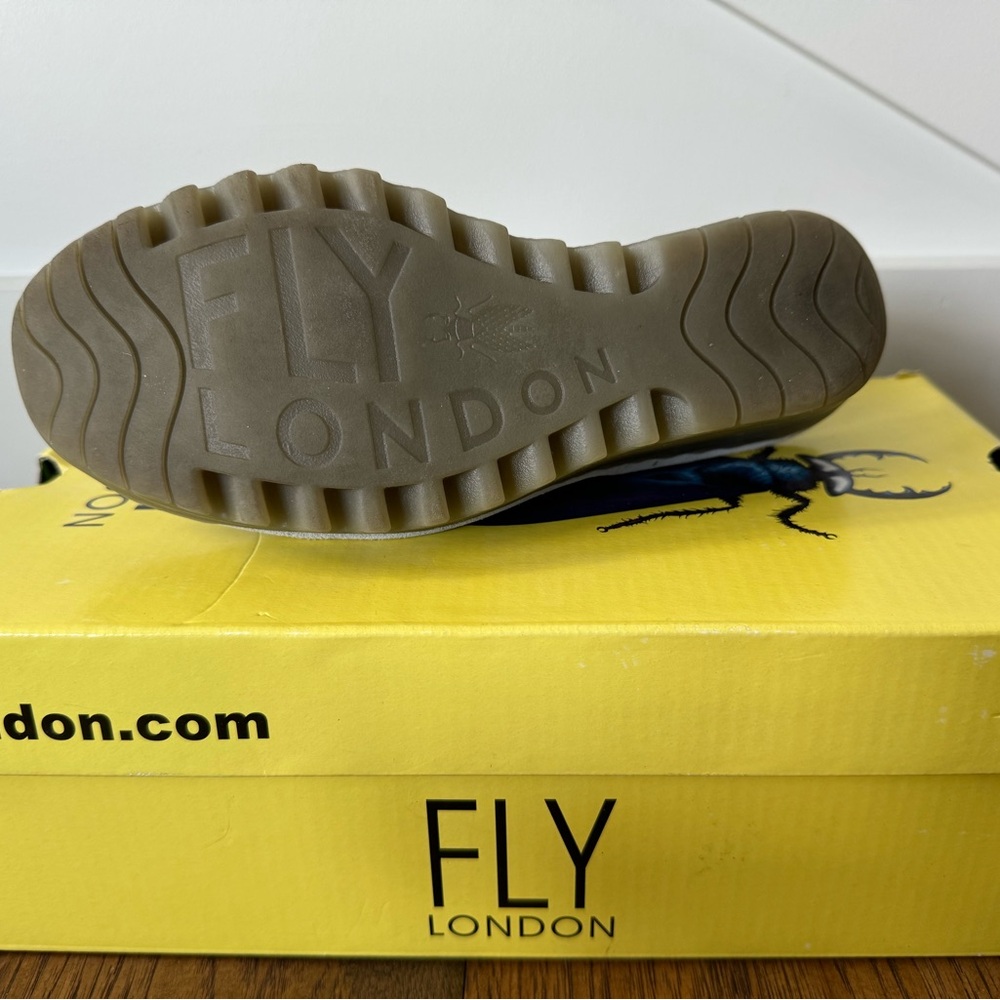 Fly London Women’s Yaba Lace Up Wedge in Concrete Suede 38 US 7.5 Like New - Picture 3 of 5